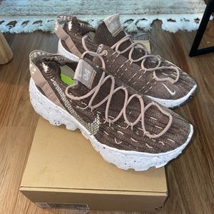 NWT Nike Space Hippie 04 - Size 7.5 - Sand/Coconut Milk/Summit White.
